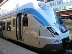 急行列車を選択したので通勤客と共にストックホルム中央駅に到着
