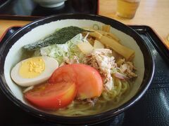 　途中、東北自動車道の都賀西ＰＡで食べた冷し鶏塩ラーメン￥６７０です。栃木では冷しラーメンを食べてみるようにと勧められていましたが、トマトがのったラーメンは初めてです！