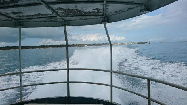 出発したら揺れもなくあっという間に１０分〜１５分で到着。<br /><br />船に酔いやすい人は後ろに座った方がいいですよ〜
