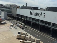 この後初めてのLCC 成田第3ターミナル
第2ターミナルから、歩くつもりだったのですが、シャトルバスが来たから乗ったのだけど、かなり大回りだねー
逆方向に行って戻るかんじ

