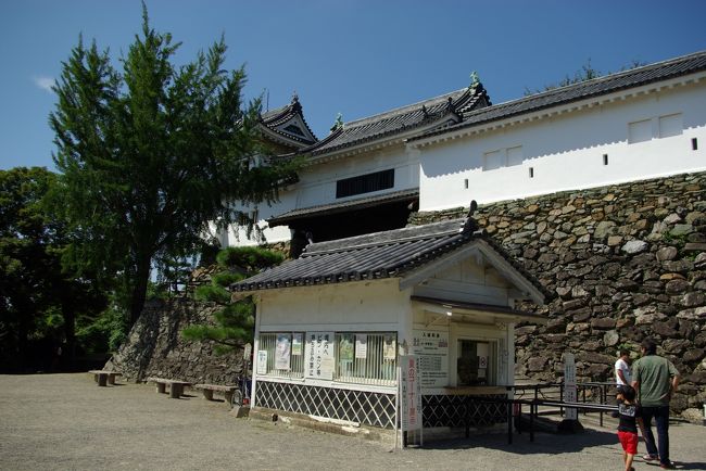 天守閣の入口、入城券売り場があります。<br />午前９時〜午後５時３０分。４１０円。<br />