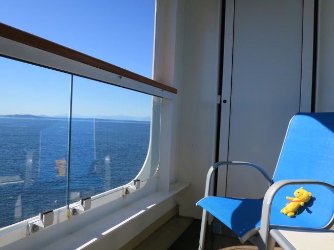 バルコニーです。<br />良く晴れた海が見えます。暑いくらいです。<br />こんな豪華客船に部屋をとって旅をするなんてセレブになった気持ちです。<br /><br />。。。<br /><br />結構年配の人々が多かったと思います。<br />船旅楽ちんなんですよね！<br />ファミリーもいたし新婚もいたし。。。まあ色々です(*_*)<br />それぞれが楽しめればよいですよね。