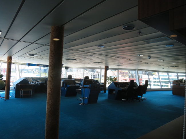 操縦室を見に行きました。<br />かっこいいです。宇宙戦艦ヤマトみたいです。ヤマトよりもオフィス的ではあります。ここで船長が操縦するのかと思うと感動です。<br /><br />ここはいつでも見に行ける部屋です。