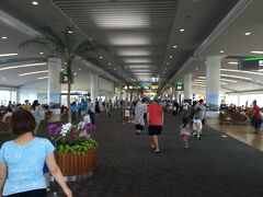 那覇空港でANA石垣便乗り継ぎ待ち、那覇空港から石垣空港までは約1時間で到着します。