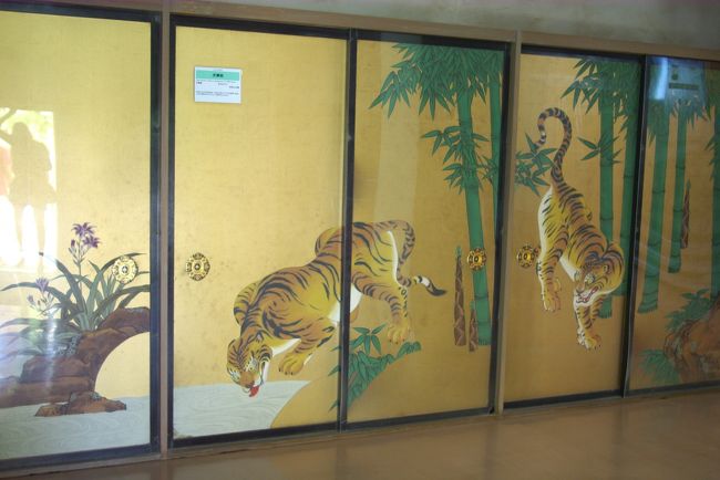 説明書きによると、ＮＨＫ大河ドラマ「徳川将軍吉宗」で、江戸城内のセットとして使用されたものだそうです。