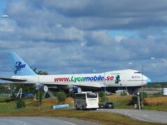 ジャンボ ステイ - ホステル http://www.jumbostay.com/　

世界で唯一停まってる飛行機に泊まれるホテルです。
飛行機好きにはたまらないかも〜♪
http://crea.bunshun.jp/articles/-/8515 