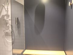 ラウンジにはシャワーもありました。
