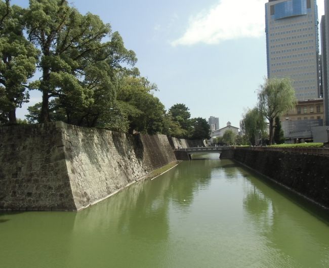 元々の南側の門は、現在の橋より70ｍ手前（西側）にあった。