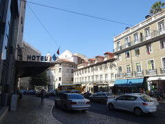 ロシオ広場で下車。歩いてすぐのホテルへ。リスボンでのお宿はホテル・ムンディアル（1泊1部屋2万円ちょっと）。