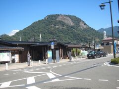 本日はあの岩肌ごつごつの山に登ります｡

高さはスカイツリーと同じ634ｍの岩殿山です｡