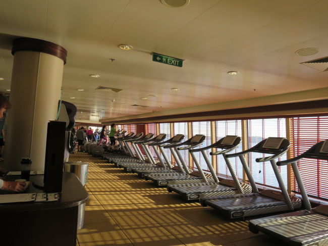 船内にはスポーツジムもあります。<br />清潔でとてもきれいです。無料で使えるのが素晴らしい。<br />ウォーキングマシーンや筋トレマシーンヨガルームも。<br />予約で有料ですがヨガ教室みたいのもあります。<br /><br />私たちも何度か利用しました。<br /><br />