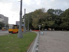 ワルシャワ中心にある広大な公園サスキ公園です。
公園の東側には無名戦士の墓があります。