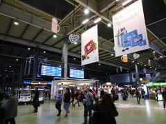 ミュンヘン中央駅。ビールとハートのオブジェが飾られているのは、あさってから始まるオクトーバーフェストのシンボル。