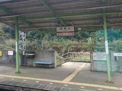 誰が降りるのか西青山駅。