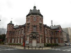 中の橋のたもとに建つ岩手銀行(旧盛岡銀行)旧本店本館．
設計は辰野金吾の建築設計事務所による．
1911(M44)年建造，煉瓦造2階建，銅板葺，国重要文化財．
盛岡来るたびに見たくなる建物である．
