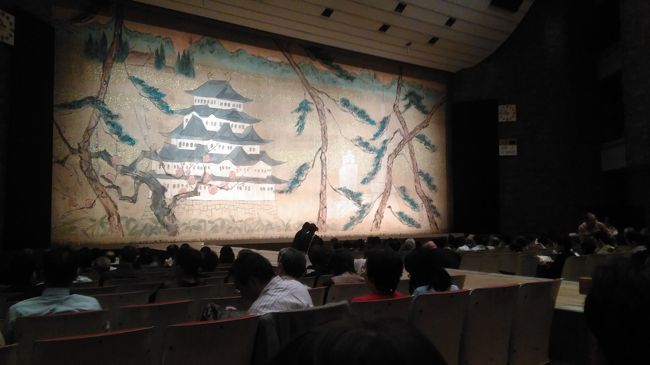 緞帳は名古屋城と名古屋庁舎