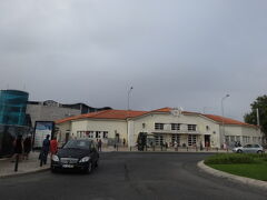 そろそろリスボンへ戻ります。カスカイスの駅。こじんまりした駅舎です。