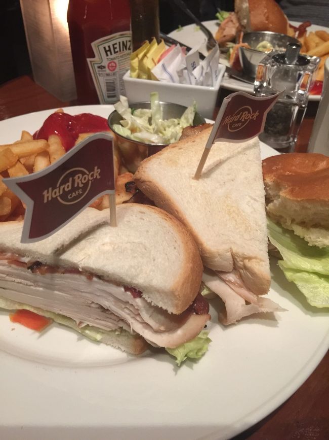 時間がなかったので<br />チキンサンドイッチ