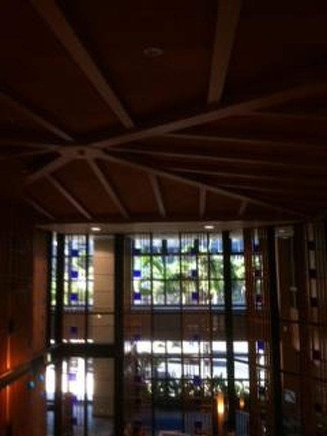 おはようございます<br /><br />三日目の朝です<br /><br />前日はバタバタしていたので、ホテルの画像が殆ど<br />ありませんが。。。<br /><br />吹き抜けのフロントです<br />（画質が悪くすみません）<br /><br />場所も国際通りにあり、とても便利です<br />また、とっても綺麗です