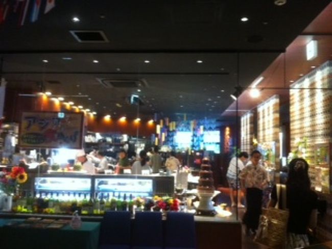 朝食風景です<br /><br />食事の品数がとても豊富で美味しいです<br /><br />支那そばもありました<br />前日も食べれなかったので、係りのおばぁに作って頂きました<br /><br /><br />デザートも豊富です<br /><br />