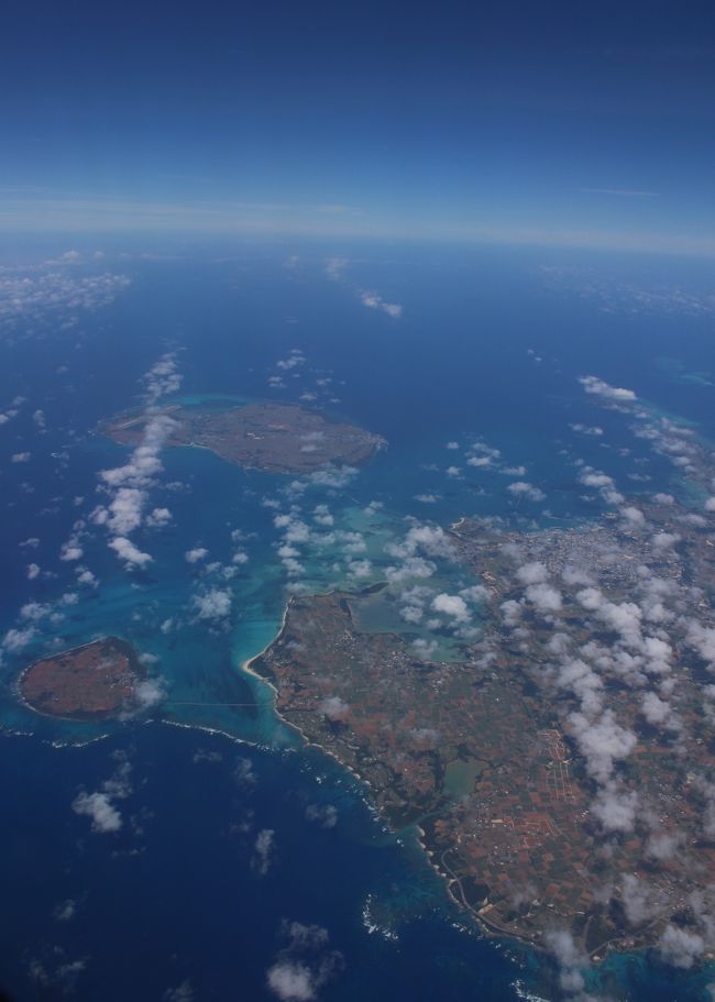 来間大橋が見えます	<br /><br />こうやって見ると地球は丸いと解りますね〜<br /><br />何よりも青い！<br /><br />すばらしいです