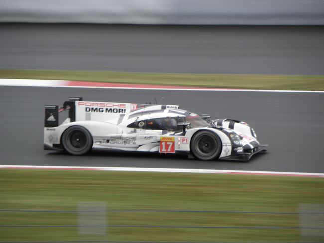 ３００Ｒを全開で走る１７号車ポルシェ。