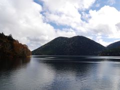 然別湖に到着です。

然別湖は北海道で一番標高が高い所にある湖だそうです。
なので、寒い！！
