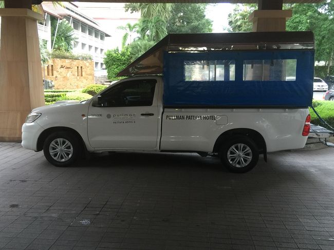 ホテルプルマン専用ソンテオは宿泊者無料です。<br />その後ホテルプルマンの専用無料シャトルバスでパタヤ中心部迄行きました。<br />専用シャトルバスは13時以降から毎時1時間ごと。 帰りは13時以降で毎時15分に発車。<br />乗車の際は予約制です。<br /><br />シャトルバスに空きがあるとホテルプルマン玄関前よりソンテオに乗ります。<br />早ければPattaya中心部まではソンテオで15分程の距離。渋滞すると30分程でした。