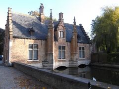 愛の泉公園の水門
下の水路より1‐2m水位が高くなっているとの事