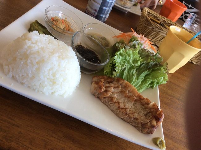 ドリンクバーいろいろ種類が多かったです。オシャレなカフェなので女子には喜ばれます♪きっと。