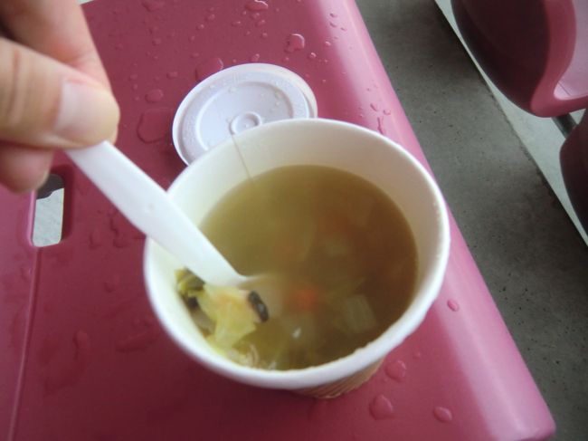 メインスタンドに戻り、スコットランド伝統のスープ、スコッチブロスで身体を温める。