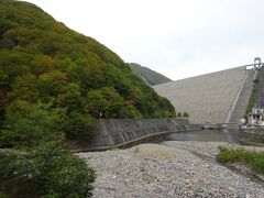 渋滞もなくスムーズ。

奈良俣ダム
利根川水系のダムでは最も堤高が高いダムで、日本でも3番目の堤高があるそうです。

