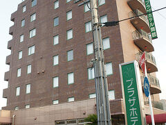●プラザホテル舞鶴

JR/丹鉄 西舞鶴駅から歩いて、約5分ほど。
本日の宿泊先、“プラザホテル舞鶴”に到着です！
