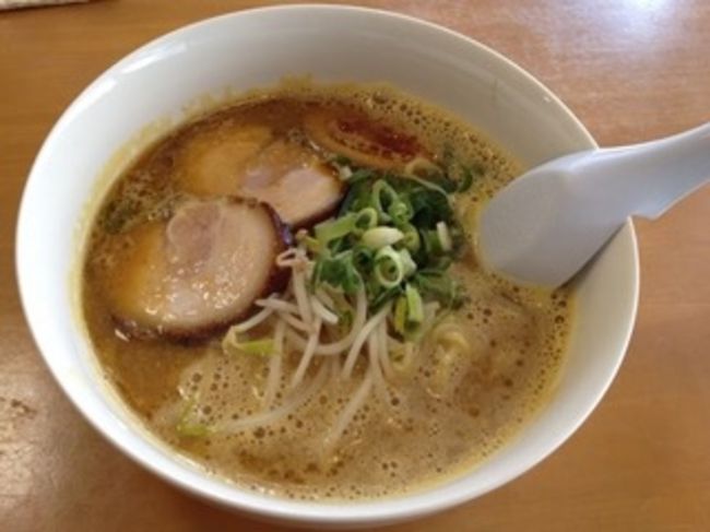 人気すぎるラーメン。<br /><br />素ラーメンもあります。<br /><br />これがたまらないのだ♪  <br /><br />数日出汁を作るのに手間がかかる逸品のため毎日はないそう。<br /><br />結局いつも酔っ払って全部写真が撮れない。
