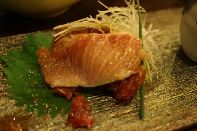 鮪のタルタルの中からトロが出てきた！！<br /><br />噛んだら甘みがありました<br /><br />おいしゅうございました〜