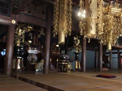 「法堂」（はっとう）に来ました。
人体を模した七堂伽藍では「頭」にあたる部分です。