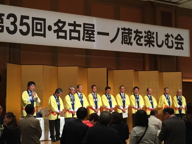 ステージ上，最も左から2番目の方が杜氏さんです．