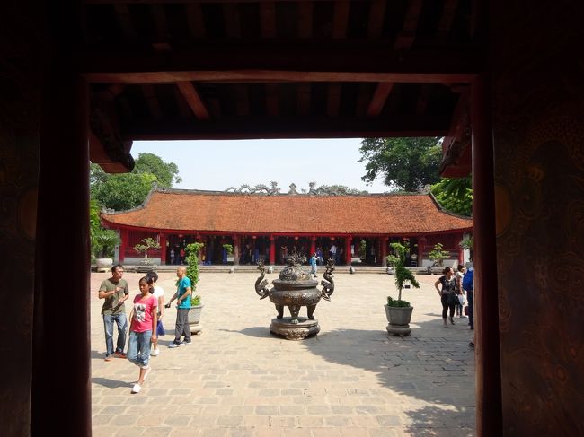 文廟（ベトナム最古の大学）、別名 孔子廟（1070年建立）