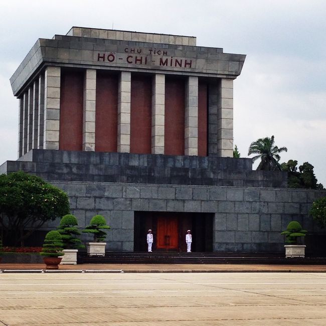 ホーチミン廟。この時期はメンテナンス中で中には入れません（＞＜）