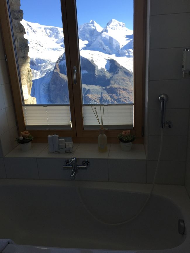 暗くてわかりづらいのですが、バスタブからこの景色です。<br />浸かりながら見てました〜〜<br /><br />下にいる人にハダカ見られそうになりました。（＾＾；