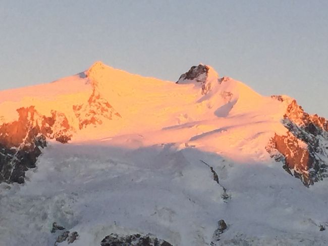 反対側のモンテローザ。<br />バラ色だーーー