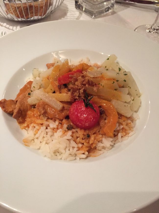 この旅で初めて夜ちゃんとしたものを食べましたが・・・<br /><br /><br />このポークストロガノフを食べてる最中に気分が悪くなり、、、そのままやめて寝ました。<br /><br />おいしかったんですよ！<br /><br />わたし、高山病になりやすいのです。。<br />３０００Ｍがデットライン、、、今回超えてるな（−−；<br /><br />はぁーーーくやしぃ！！＞＜