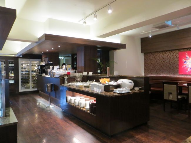 会場に階段はちょっと。。。×