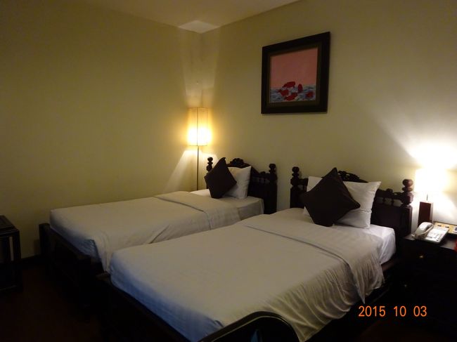 旧市街にあるクオックホアホテル。部屋に入ると外の喧騒がまったく聞こえない。