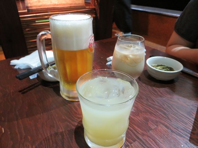 こちらのお店は安くて美味しい<br /><br />地元のお客さんも多いです<br /><br />主人はオリオンビール　私はゆず請福　娘はコーヒー焼酎ミルク割