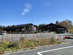 尾瀬三池ロッジ。桧枝岐から小出までおよそ１００キロ信号無し。国道３５２号線です。携帯も通じません。途中５キロ区間ドコモだけ通じる所があります。