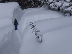 １３：３２
熱々のそばを食べていた、
マウントビューという食堂から、雪の回廊が見えました。