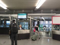 Atocha Renfe駅に到着。
駅も広いし、自分が乗る列車のがどこにあるか全然わからなくて、あらゆる駅員さんに聞いてなんとか改札までたどり着きました。
