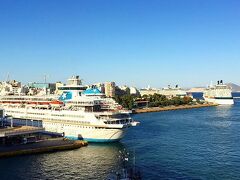 8/28 (金)  天気 : 晴れ  気温 : 34°C

9時に港に入ると、AターミナルにCelebrity の Equinox と Reflaction
同じBターミナルに、ギリシャの島々を回る Celestyal Cruises の船が。