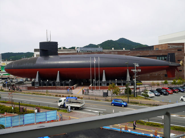 大和ミュージアムのテラスへ出ると。<br />向い側の「てつのくじら館」の潜水艦が見えます。<br /><br />